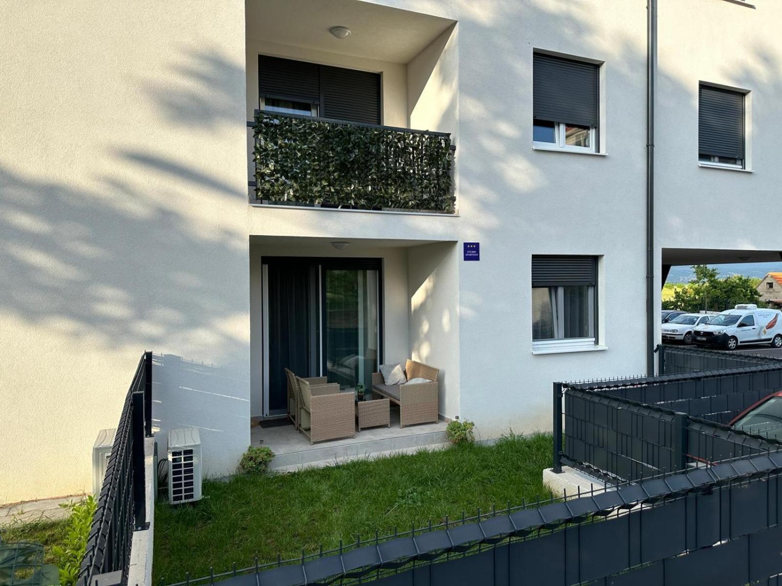 Studio Apartman Apollonia Sinj Buitenkant foto